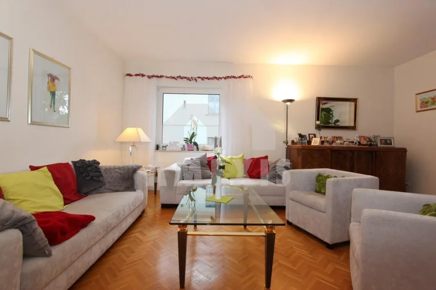 Wohnzimmer (EG) - Wohnung kaufen in Berlin - / AMEXIS /hochwertige 4-Zimmer-Wohnung in Frohnau mit Garten