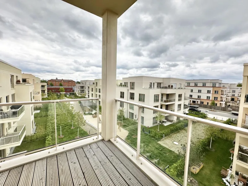 Balkon Ausblick - Wohnung kaufen in Potsdam - Bezugsfertiges 6-Zimmer Neubau Penthouse mitt Blick auf den Volkspark in Potsdam - perfekte Familienwohnung