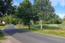 Straße vor dem Grundstück