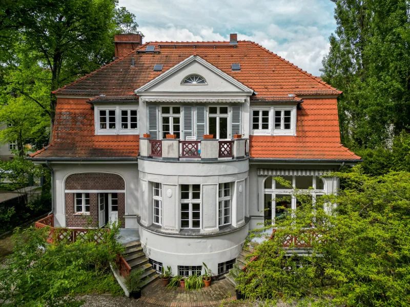 Rückansicht - Haus kaufen in Berlin - Grunewald nahe Kurfürstendamm; historische Landhausvilla mit großzügigem Grundstück