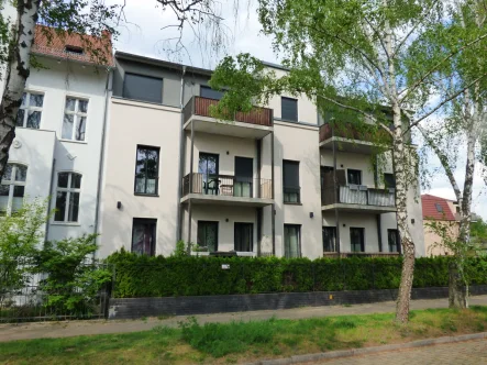 Hausansicht - Haus kaufen in Berlin-Lichtenberg - Investment für die Zukunft - Kleines, unterkellertes Mehrfamilienhaus (5WE) sucht neuen Besitzer