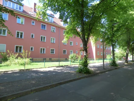 Hausansicht - Zinshaus/Renditeobjekt kaufen in Berlin-Reinickendorf - "Kapitalanleger aufgepasst", - Kleine Single-Wohnung unweit dem Tegeler See***Tageslichtbad***