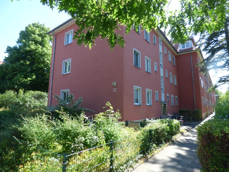 Hausansicht - Wohnung kaufen in Berlin-Reinickendorf - "Kapitalanleger aufgepasst", - Kleine Single-Wohnung unweit dem Tegeler See***Laminat/abgez. Dielen***Tageslichtbad***