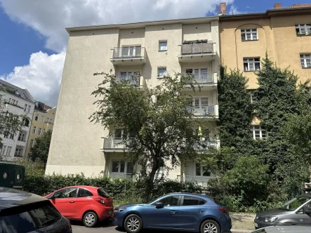 Hausansicht - Wohnung kaufen in Berlin-Tiergarten - "Investment für die Zukunft" Geräumige, vermietete 2-Zimmerwohnung in guter Lage ***Wannenbad mit Fenster***