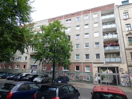 Hausansicht - Wohnung kaufen in Berlin-Friedrichshain - Vermietete Single-Wohnung in begehrter Kiez-Lage***Duschbad***EBK***Laminatfußboden***