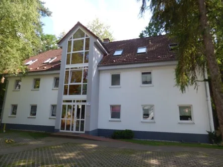 Hausansicht - Wohnung kaufen in Hohen Neuendorf - Großzügig geschnittene Terrassenwohnung, in grüner und ruhiger Wohnlage ***bezugsfrei***Laminat***EBK***