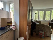 Blick von der Küche zum Wohnzimmer