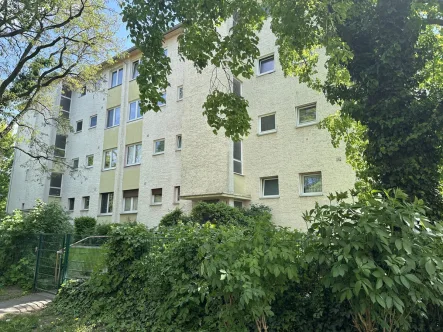Hausansicht - Wohnung kaufen in Berlin-Tempelhof - Bezugsfreie Balkonwohnung in sehr ruhiger Wohnlage, unweit dem Volkspark Mariendorf