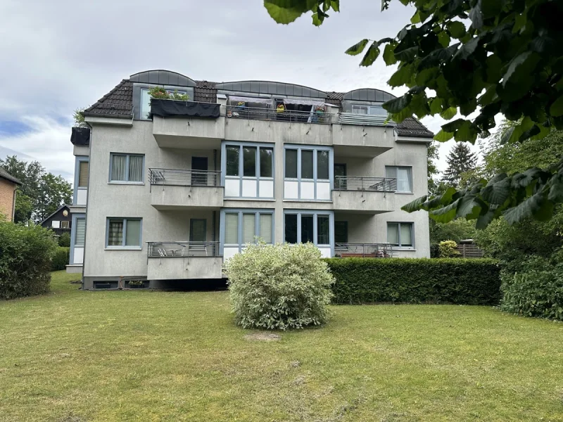 Hinteransicht, Blick zum Balkon - Wohnung kaufen in Berlin-Reinickendorf - Bezugsfreie Single-Wohnung in Heiligensee, nahe dem Berliner Stadtforst ***Duschbad***Balkon***