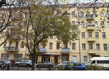 Hausansicht - Wohnung mieten in Berlin-Friedrichshain - Wohnen im begehrten Samariter-Kiez*Sonnenbalkon*Duschbad*abgez. Dielen*