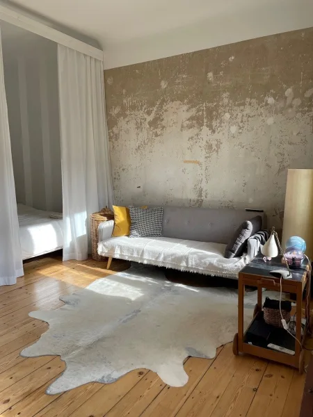 Wohnzimmer mit Blick zurm Sofa