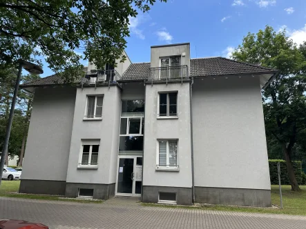 Hausansicht - Wohnung mieten in Hennigsdorf - Idyllisch gelegene Wohnung, unweit der"Marina Papenberge"***Laminatfußboden***Wannenbad***