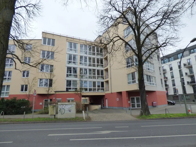 Hausansicht - Zinshaus/Renditeobjekt kaufen in Berlin - Kapitalanleger aufgepasst! Gut vermietete 2-Zimmerwohnung in begehrter Lage*Wintergarten*Wannenbad*große Küche*