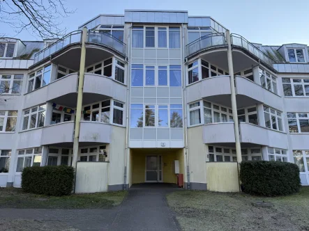 Hausansicht - Wohnung mieten in Berlin-Köpenick - Wohnen in ruhiger und grüner Lage,nahe der Dahme ***Balkon***EBK***Parkett***