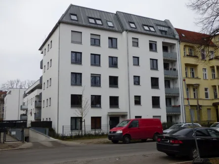 Hausansicht - Wohnung mieten in Berlin-Treptow - Großzügig geschnittene Wohnung,unweit der Königsheide!***2Balkone***Aufzug***Parkettboden***