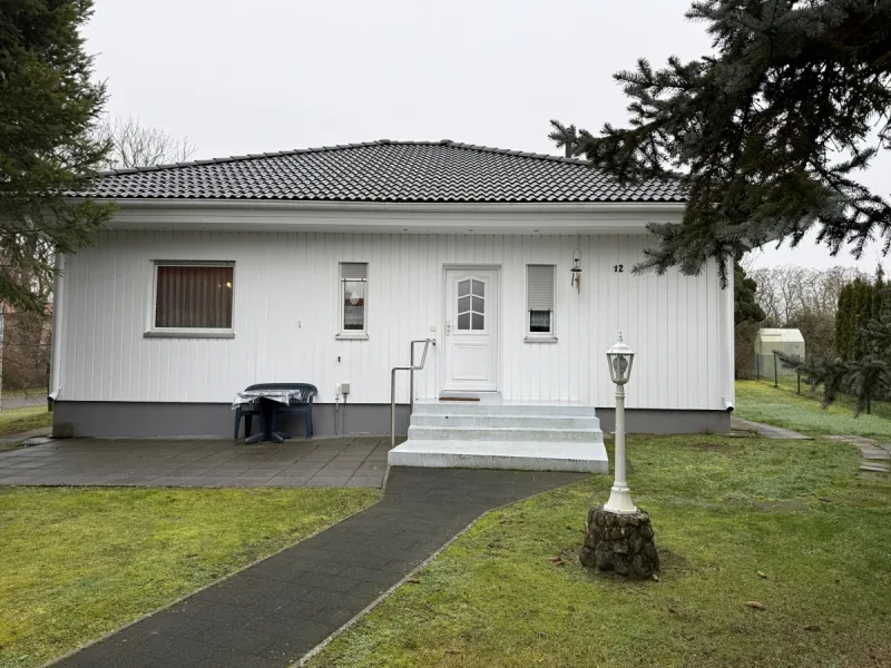 Blick zum Haus - Haus kaufen in Rietz-Neuendorf / Görzig - Altersgerechtes Wohnen auf einer Ebene-wunderschönes Einfamilienhaus im Bungalowstil**EBK**Remise**großer Garten**