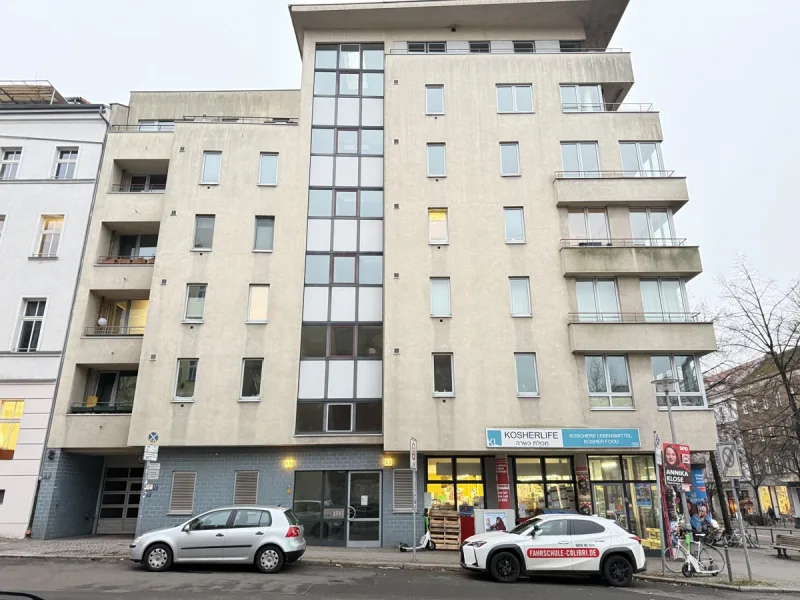 Hausansicht - Zinshaus/Renditeobjekt kaufen in Berlin-Mitte - Zentrale Wohnung, unweit dem Volkspark am Weinberg, mit Wintergarten und TG-Stellplatz – Ideal für Kapitalanleger!