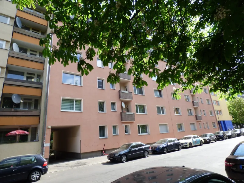 Hausansicht von der Straße - Wohnung mieten in Berlin-Kreuzberg - Sonnige Wohnung unweit dem Böcklerpark***Balkon***Laminatfußboden***