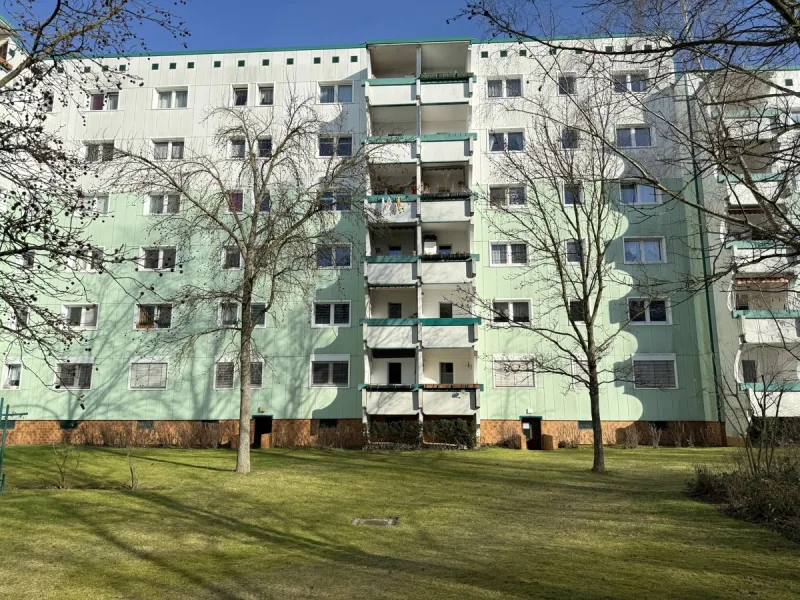 Hinteransicht - Wohnung kaufen in Berlin-Lichtenberg - "Bezugsfrei zum 06/25" - Sonnige Balkonwohnung in zentraler Wohnlage