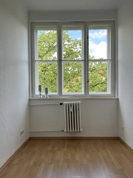 Zimmer - Wohnung kaufen in Berlin - SCHÖNE, HELLE, CHARMANTE 2 ZIM.-WHG. MIT GR. KÜCHENRAUM UNWEIT RÜDESHEIMER PLATZ/GRÜNBLICK