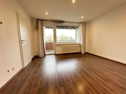 Wohnen - Wohnung kaufen in Berlin - TOLLE, SONNIGE GEMÜTLICHE 3 ZIM.+S-W-BALKON+AUFZUG MIT GRÜNEM WEITBLICK+PKW-Garagenstellplatz