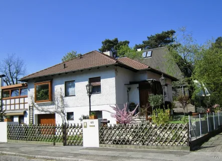 Haus von der Straße - Haus mieten in Berlin - Freihstehendes Einfamilienhaus mit schönem Grundstück