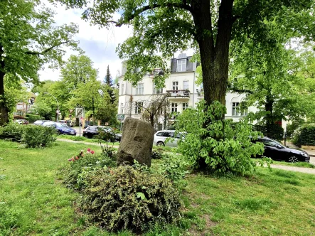 Blick auf das schöne Haus - Wohnung kaufen in Berlin - Klassische Altbauwohnung in guter Lage von Lichterfelde-West