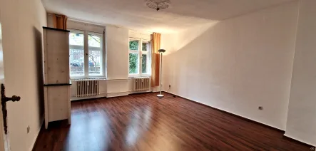 Wohnzimmer - Wohnung mieten in Berlin l - Helle, charmante Wohnung im Souterrain, befristet zu mieten