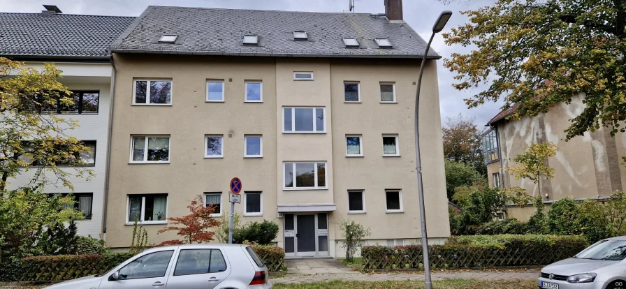 Wohnhaus - Wohnung kaufen in Berlin - Schöne Zweizimmer Wohnung in Lichterfelde, Balkon und Garage - Rendite