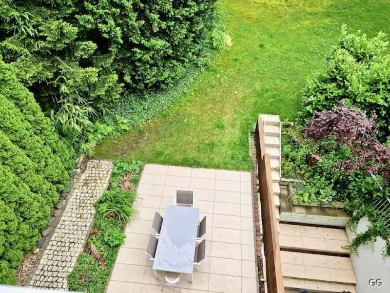 toller Blick auf die Terrasse - Haus mieten in Berlin / Dahlem - Tolle Maisonette Wohnung in guter Lage - viel Platz, Gemeinschaftsgarten