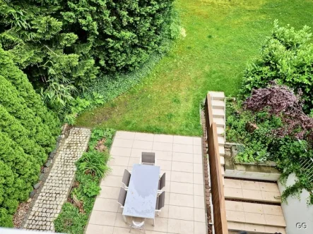 toller Blick auf die Terrasse - Haus mieten in Berlin / Dahlem - Tolle Maisonette Wohnung in guter Lage - viel Platz, Gemeinschaftsgarten