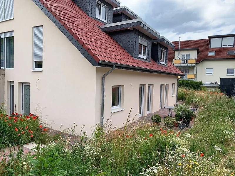 Terrasse mit Garten im Süden