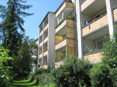  - Wohnung kaufen in Berlin - Attraktive Kapitalanlage: Zweizimmerwohnung mit fünf Stellplätzen in guter ruhiger Neuköllner Lage