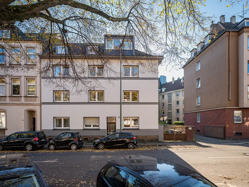 Außenansicht - Wohnung kaufen in Essen - Vermietete, helle 4-Zimmerwohnung mit zwei Bädern und Balkon im Essener Stadtteil Bergerhausen