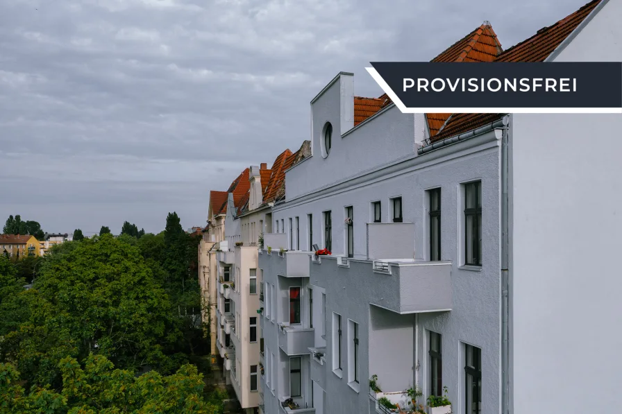 Außenansicht - Wohnung kaufen in Berlin - Vermietete 2-Zimmerwohnung mit Balkon in modernisiertem Altbau