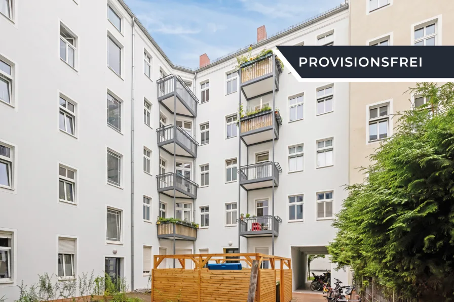 Außenansicht - Wohnung kaufen in Berlin - Vermietete 5-Zimmerwohnung mit Wannenbad und Balkon im Stralauer Kiez