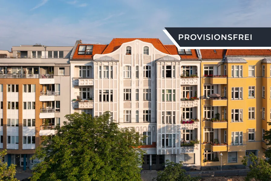 Außenansicht - Wohnung kaufen in Berlin - Vermietete Altbauwohnung mit Balkon & Wannenbad an der Spree