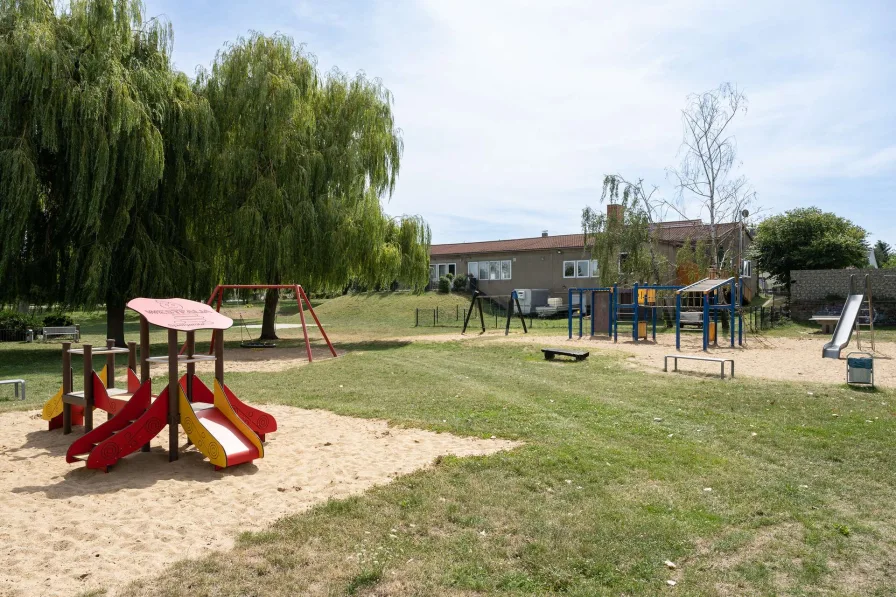 Spielplatz Dorfplatz