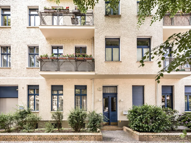 Hausansicht - Wohnung kaufen in Berlin - Kapitalanlage oder Eigenbedarf: Vermietete Altbauwohnung in Berlin-Oberschöneweide
