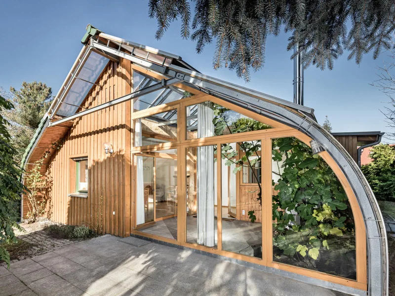Ansicht - Haus kaufen in Berlin - Energieeffizientes und ebenerdiges Wohnkonzept: Bio-Solar-Haus im Bungalow-Stil