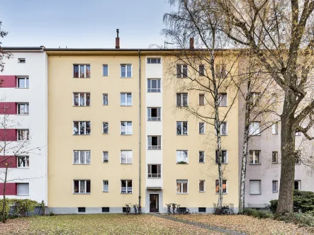 Hausansicht - Wohnung kaufen in Berlin - Kapitalanlage nahe Falkplatz: kompaktes City-Apartment mit Sonnenbalkon