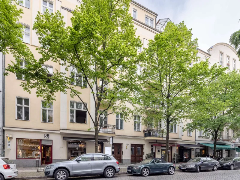 Außenansicht - Wohnung kaufen in Berlin - Charmante, vermietete Altbau-wohnung am Savignyplatz