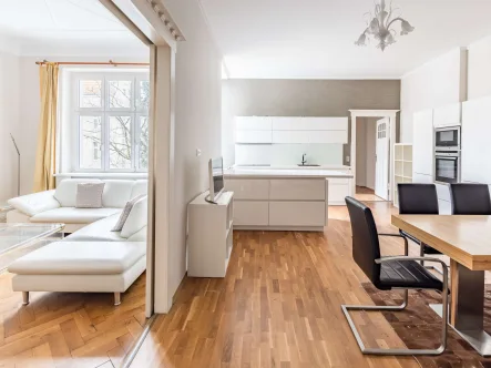 Küche - Wohnung kaufen in Berlin - Elegante Altbauwohnung mit Balkon und edlem Parkett in Berlin-Grunewald