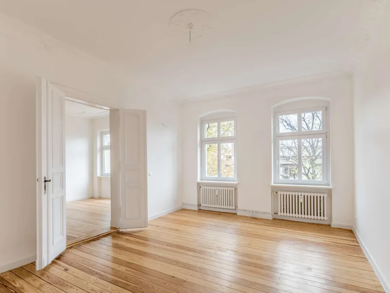 Zimmer - Wohnung kaufen in Berlin - Klassische Eleganz: Renovierte Wohnung mit Tageslichtbad, Kamin und Ost-Balkon