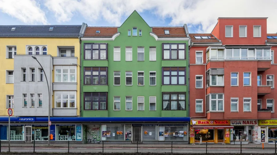 Vorderhausansicht - Wohnung kaufen in Berlin - Bezaubernde Altbaueigentumswohnung mit großzügigem Grundriss und Loggia