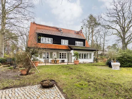 Hausansicht - Haus kaufen in Berlin - Charmantes Architekten-Landhaus mit traumhaftem Garten nahe Mexikoplatz