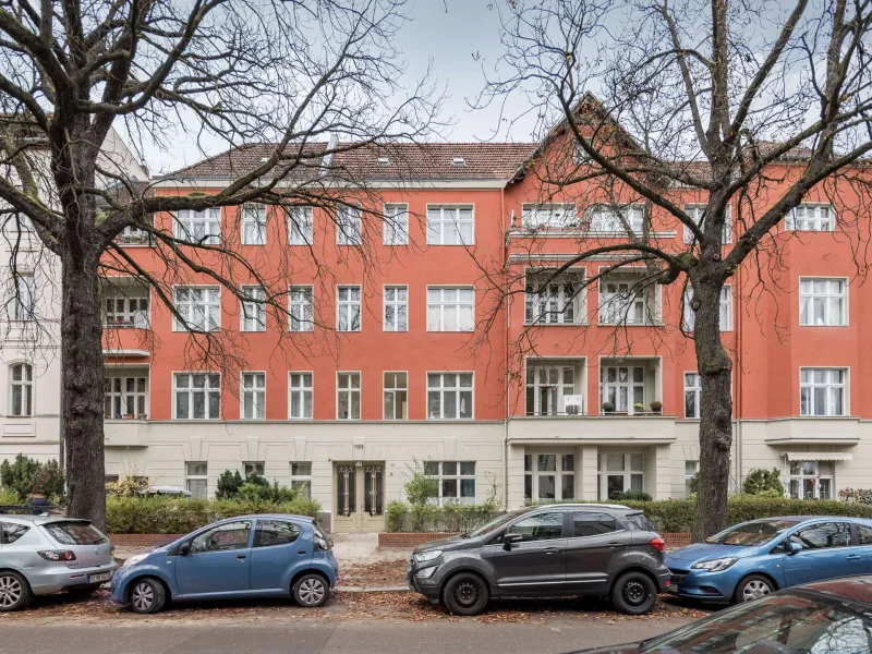 Gebäudeansicht 2 - Wohnung kaufen in Berlin - Lichtdurchflutete Altbauwohnung zur Investitionsmöglichkeit in beliebter Wilmersdorfer Lage