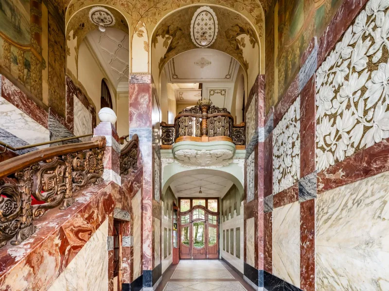 Herrschaftliches Entrée - Wohnung kaufen in Berlin - Helle Eigentumswohnung im eleganten Jugendstil-Altbau mit Balkon direkt am Stuttgarter Platz