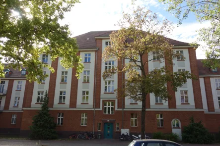 Hausansicht - Wohnung mieten in Brandenburg - Familien Whg in Brandenburg an der Havel! **Besichtigung: So., 19.02. um 14:30 Uhr**