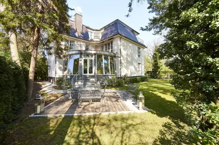 Gartenansicht - Haus mieten in Berlin - Exklusive Stadt-Villa im edlen Grunewald!  *möbliert / gr. Garten*